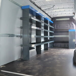 mercedes-benz sprinter utrustad med e-flex skåpbilshyllor pur-ait referens